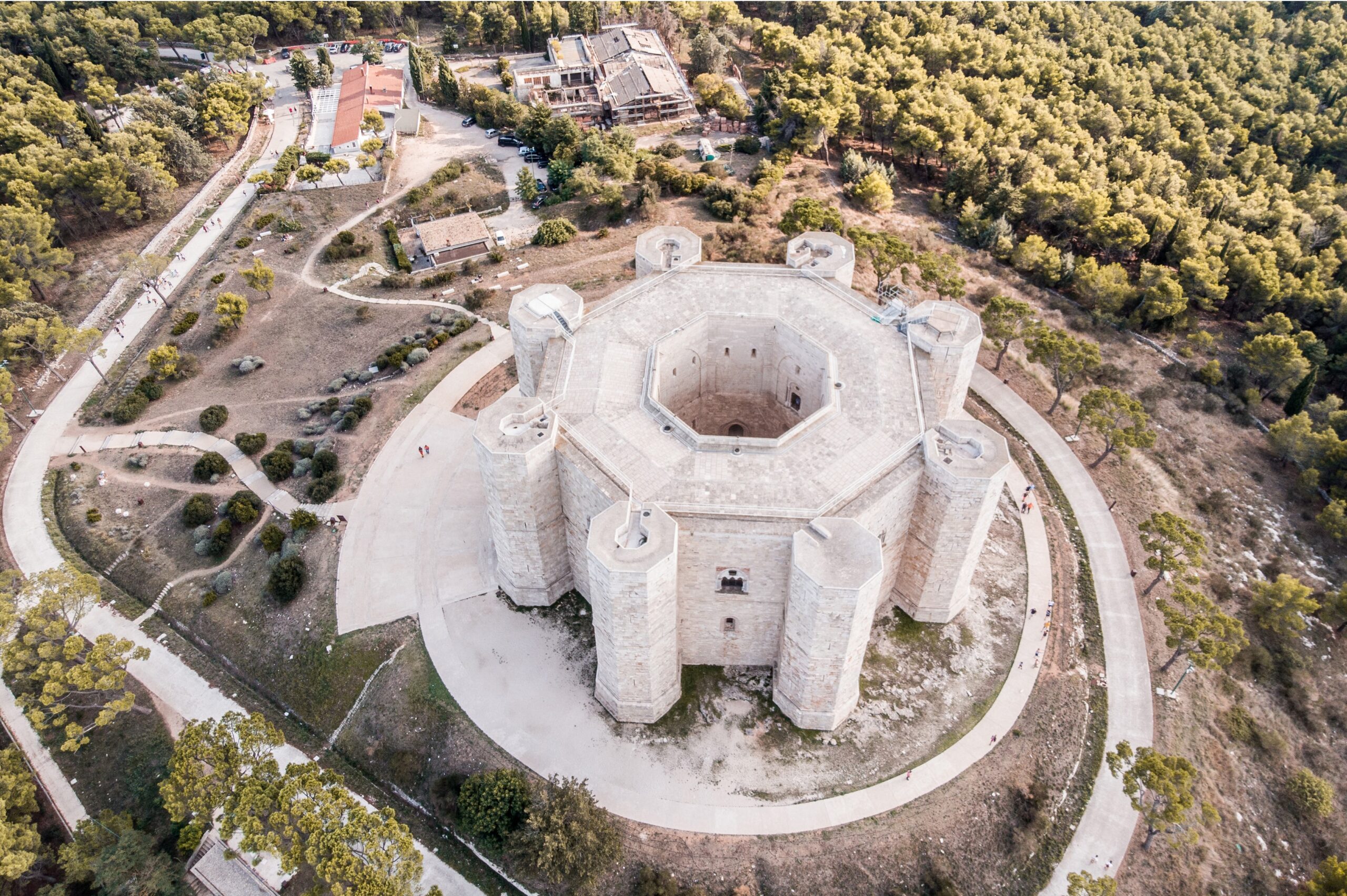  Castel del Monte: a link to the sky